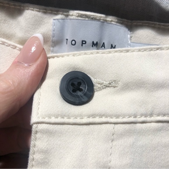 Topman Mens flat front chino shorts ivory cream color size 32 - Picture 2 of 9